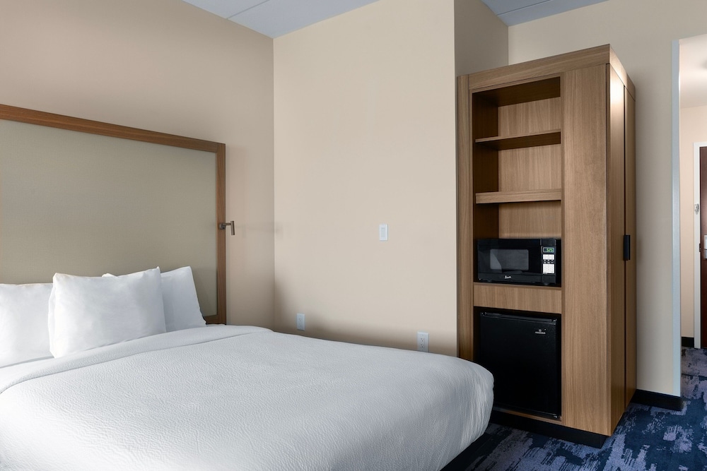 Standard Room, 1 King Bed (Hearing Accessible) - Photo 3