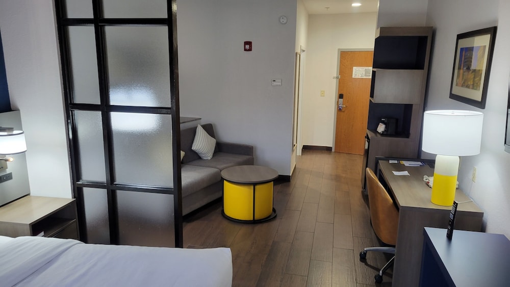 Suite, Non Smoking - Photo 16