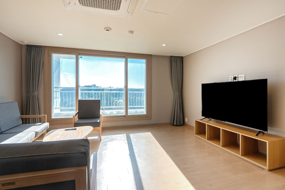heyy, Suite, Ocean View - Photo 12