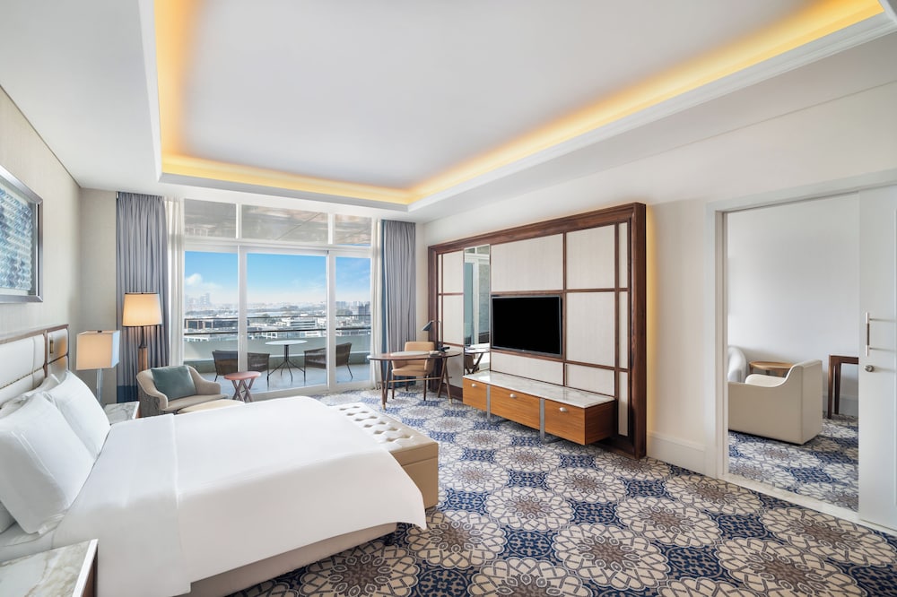 Family Room, Connecting Rooms