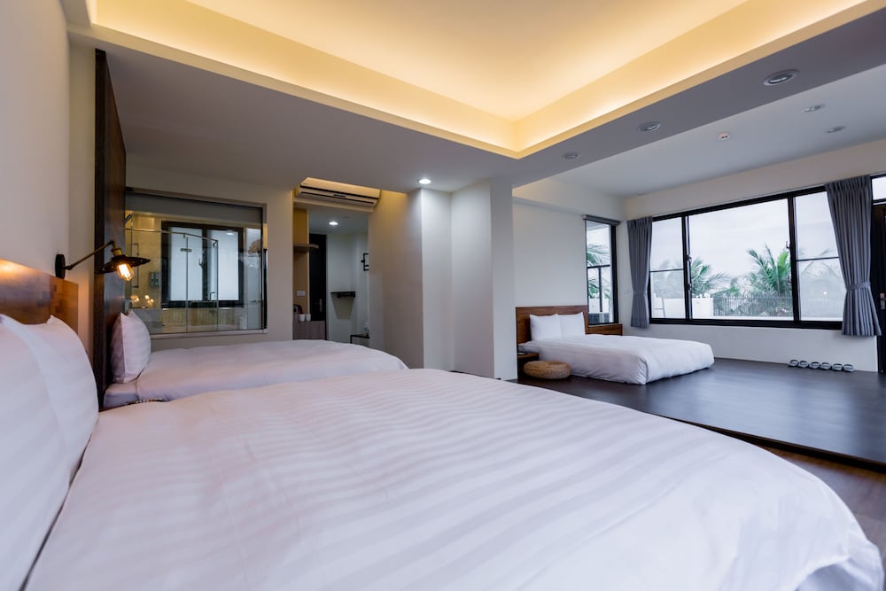 Standard Six-people Room