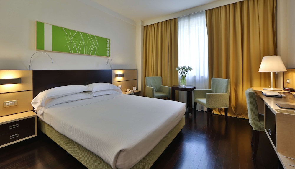 Comfort Room, 1 King Bed - Photo 4