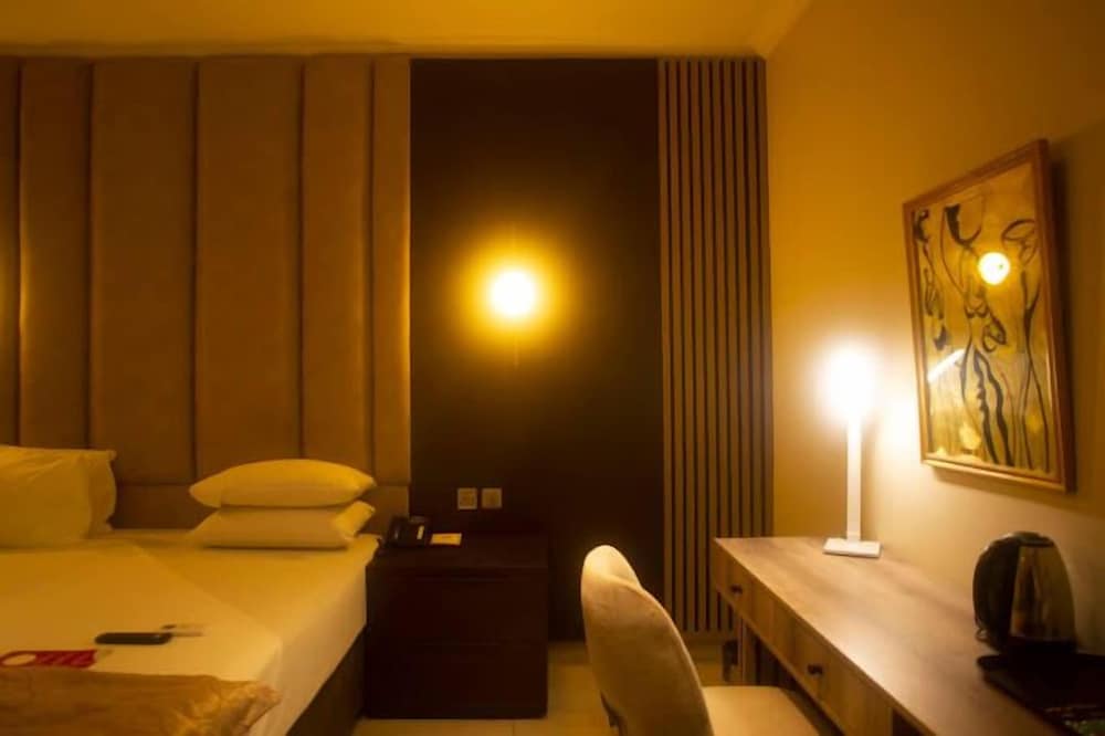 Economy Room, Balcony, City View photo 1