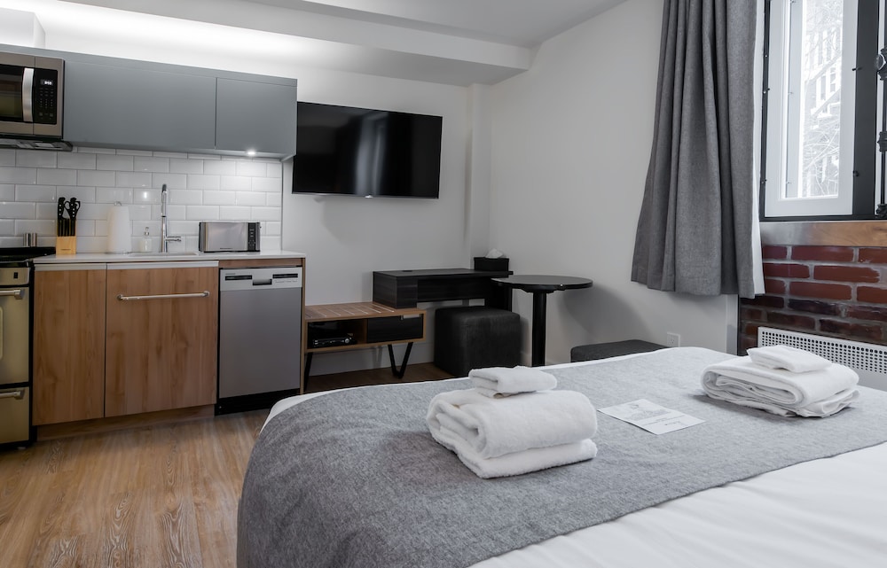 Classic Double Room thumbnail 5