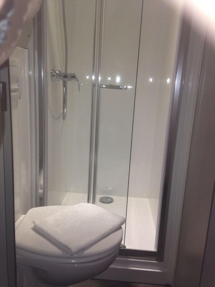 Room, 1 Double Bed, Private Bathroom (Cabrio) photo 3