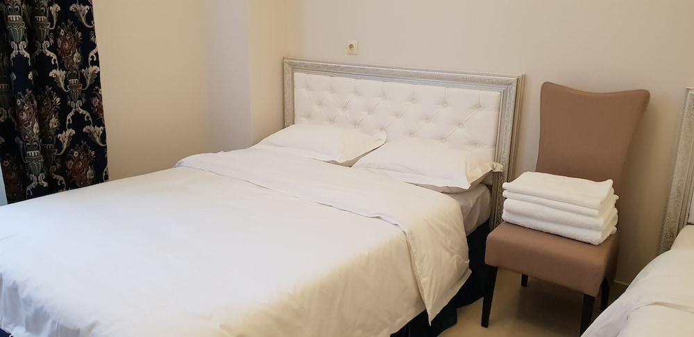 Family Studio Suite, 1 Bedroom, Kitchen, City View photo 2