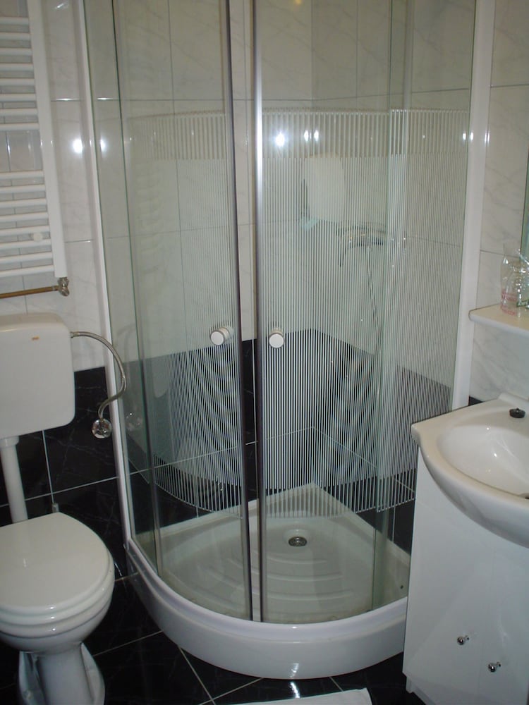 Basic Double Room, 1 Bedroom - Photo 5