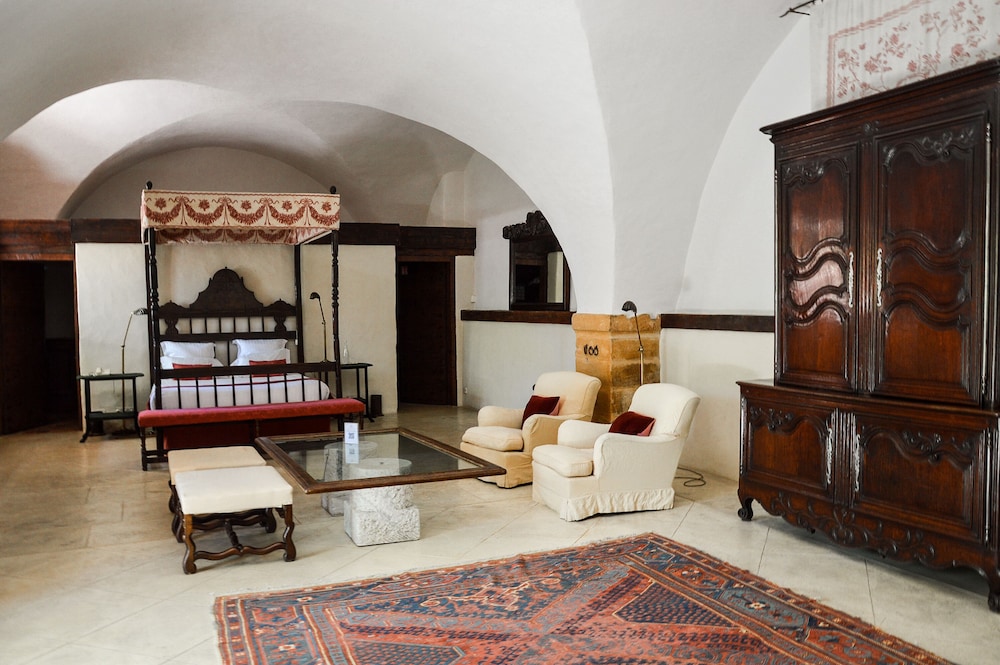 Superior Courtyard Suite, 1 Queen Bed or 2 Single Beds (upon availability) photo 2