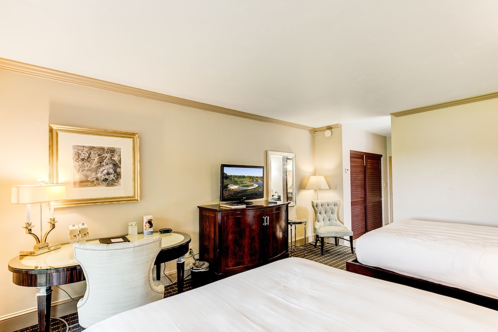 Resort View Two Queen Beds - Photo 5