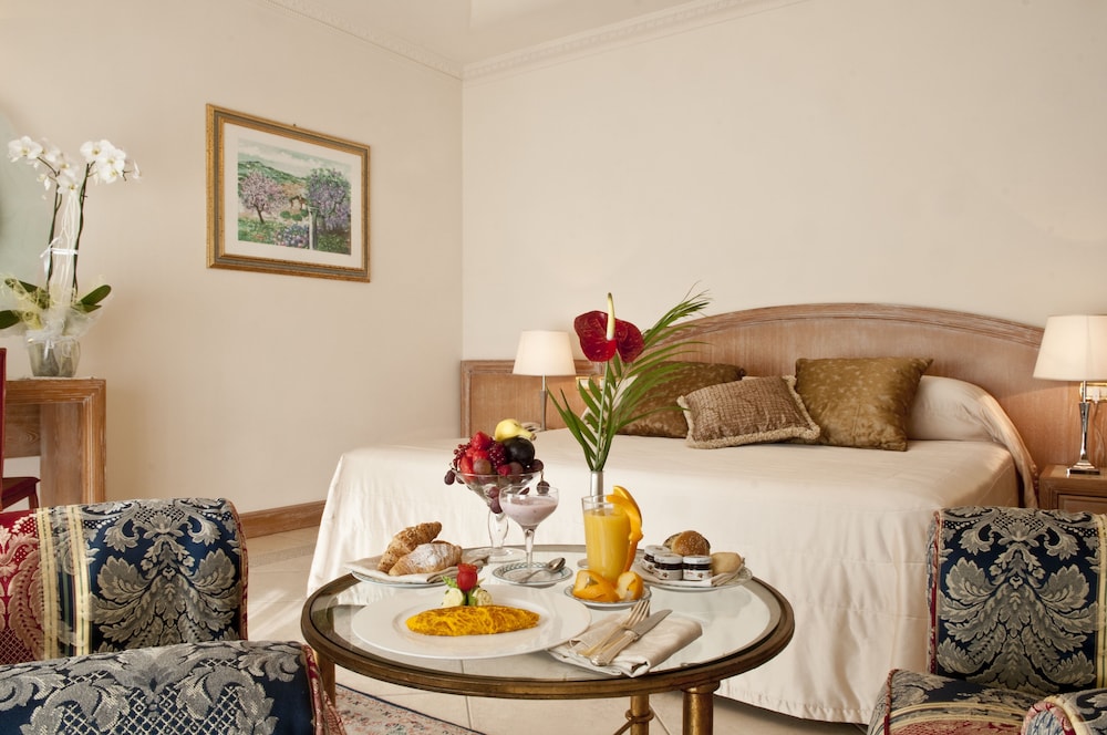 Deluxe Double Room - Photo 9