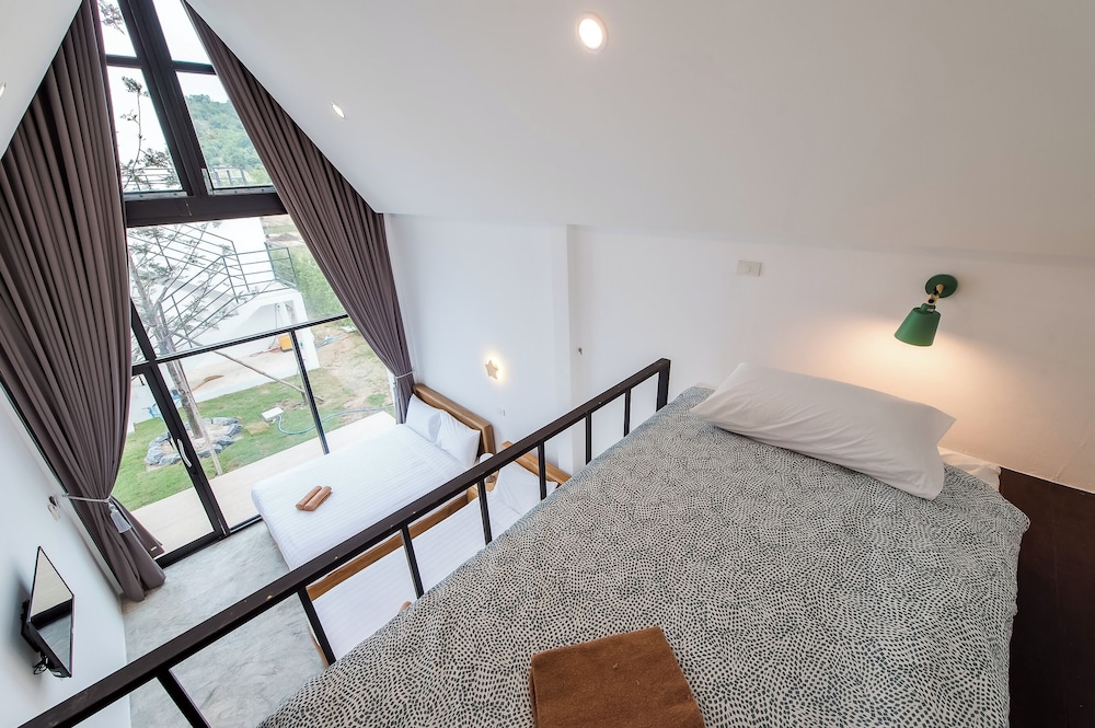 Eight-Bedroom Villa - Photo 13