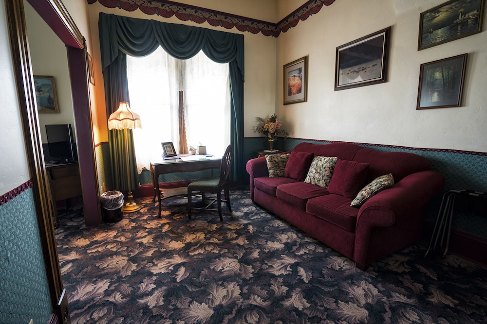 Deluxe Room, 1 Queen Bed, Non Smoking, City View
