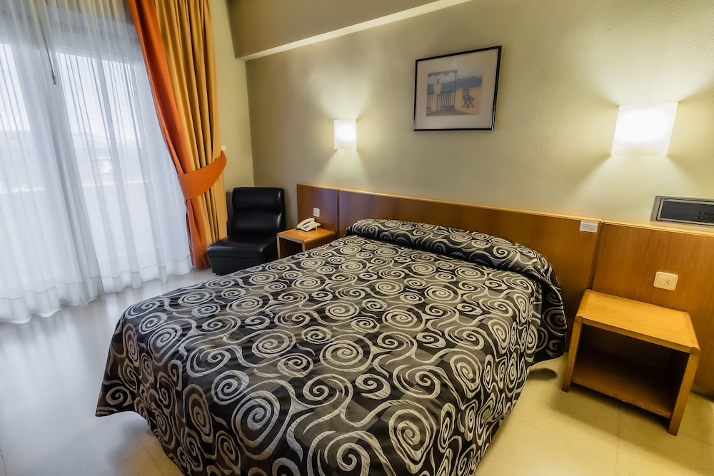 Double or Twin Room - Photo 3