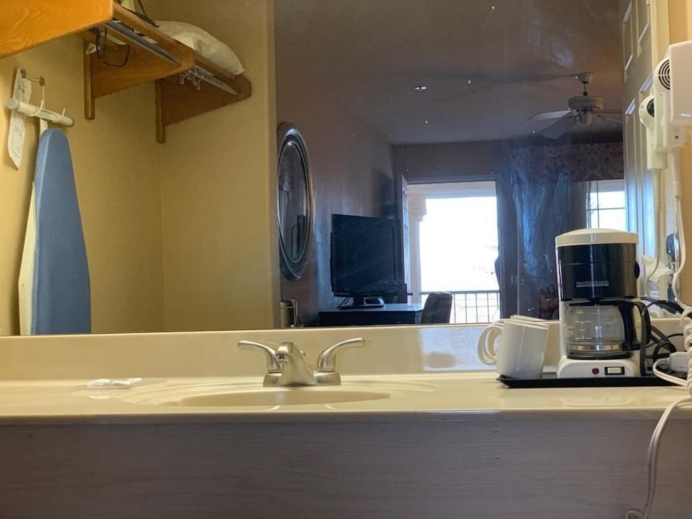 Standard Room, 2 Queen Beds photo 2