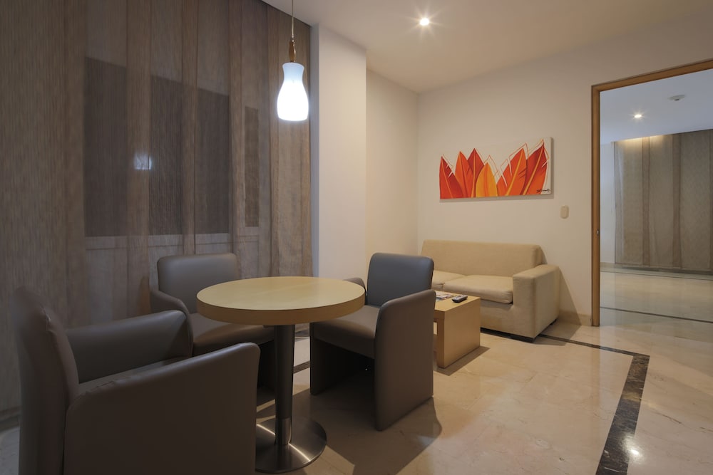 Suite - Photo 5