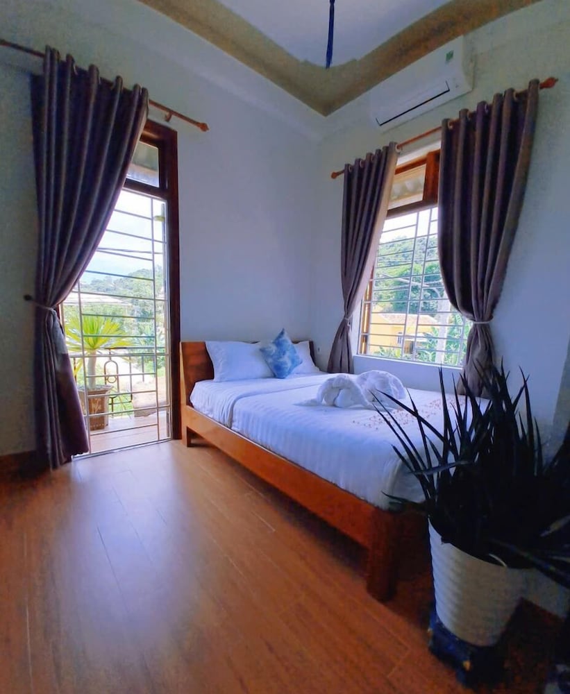 Superior Room, Mountain View