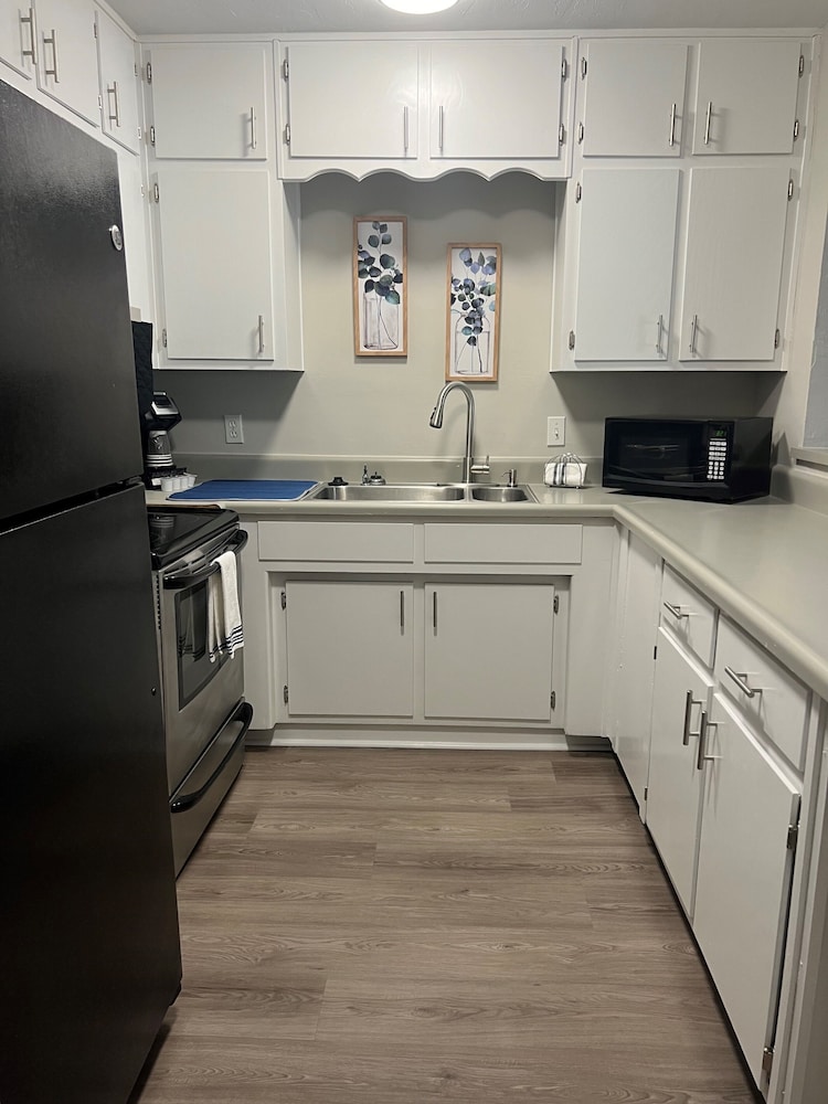 Deluxe Condo, 2 Double Beds, River View photo 2