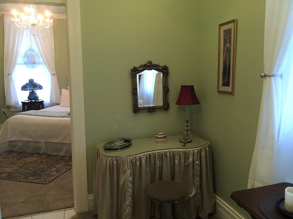 Magnetic Springs Suite photo 3
