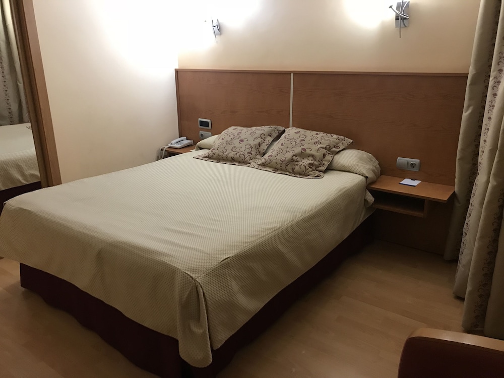Triple Room (3 Adults) - Photo 6