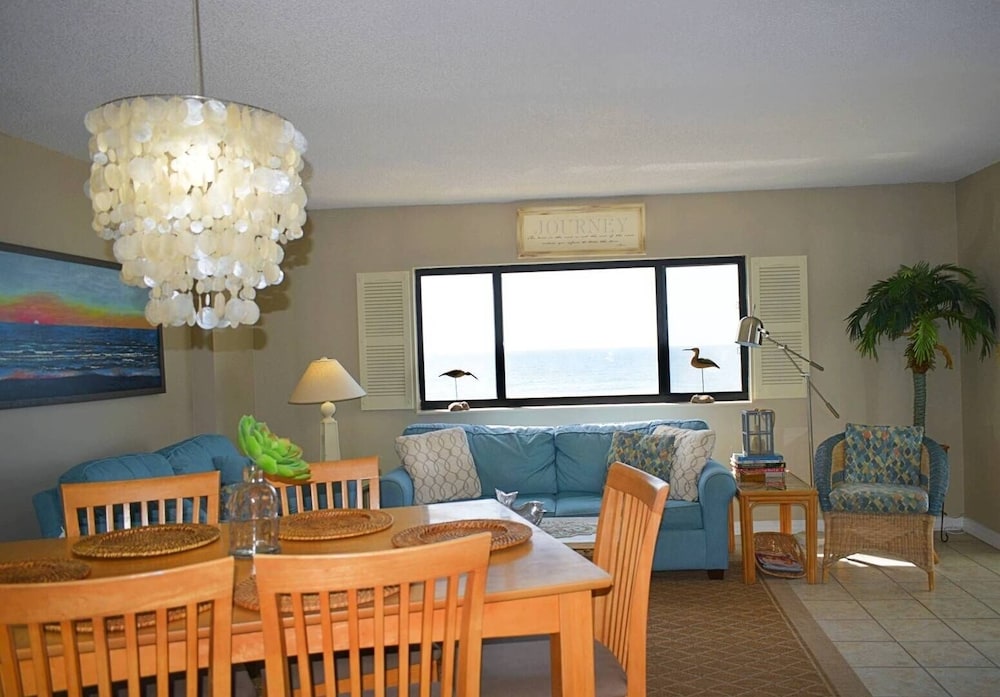 Condo, 2 Bedrooms