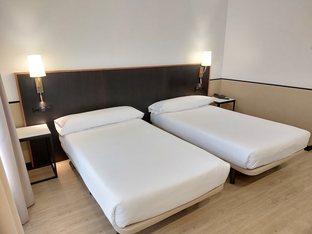 Superior Twin Room - Photo 13