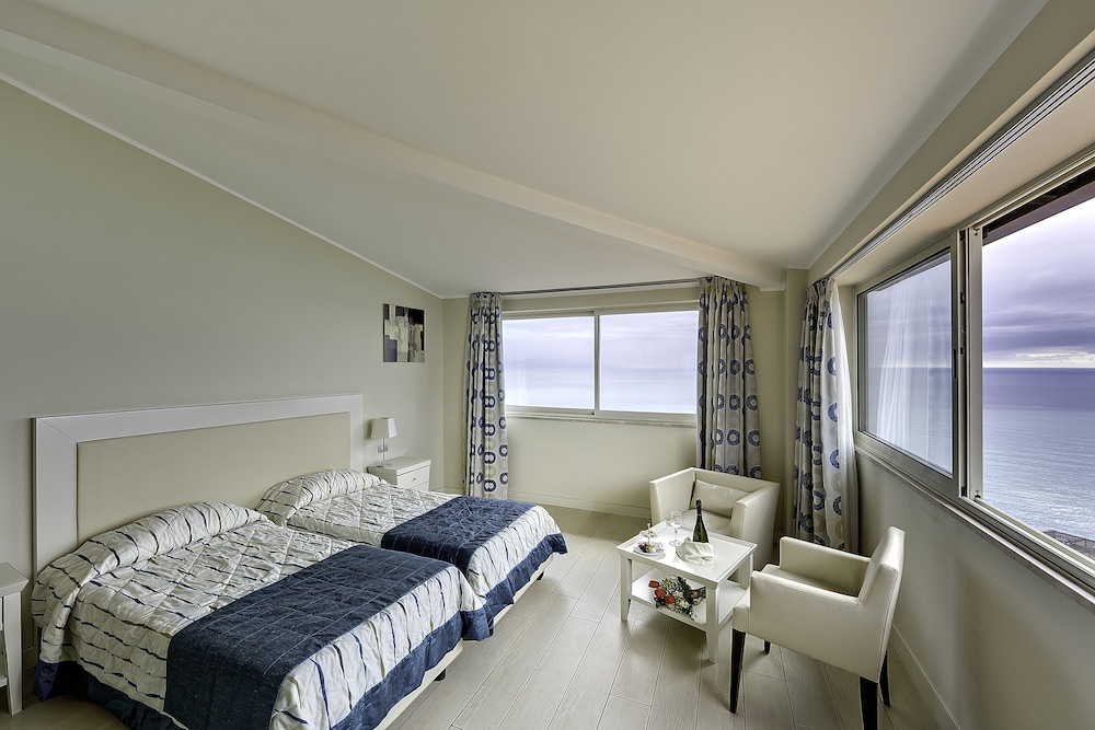 Double Room, Sea View - Photo 5