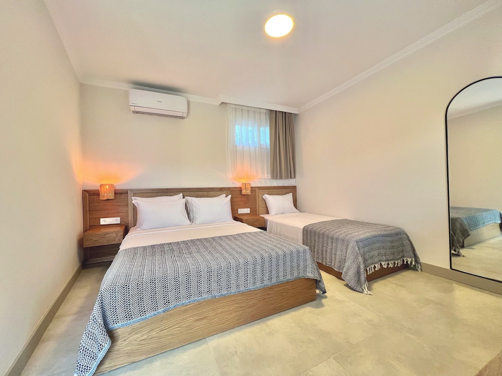Standard Triple Room, Multiple Beds, Patio, Garden Area photo 1