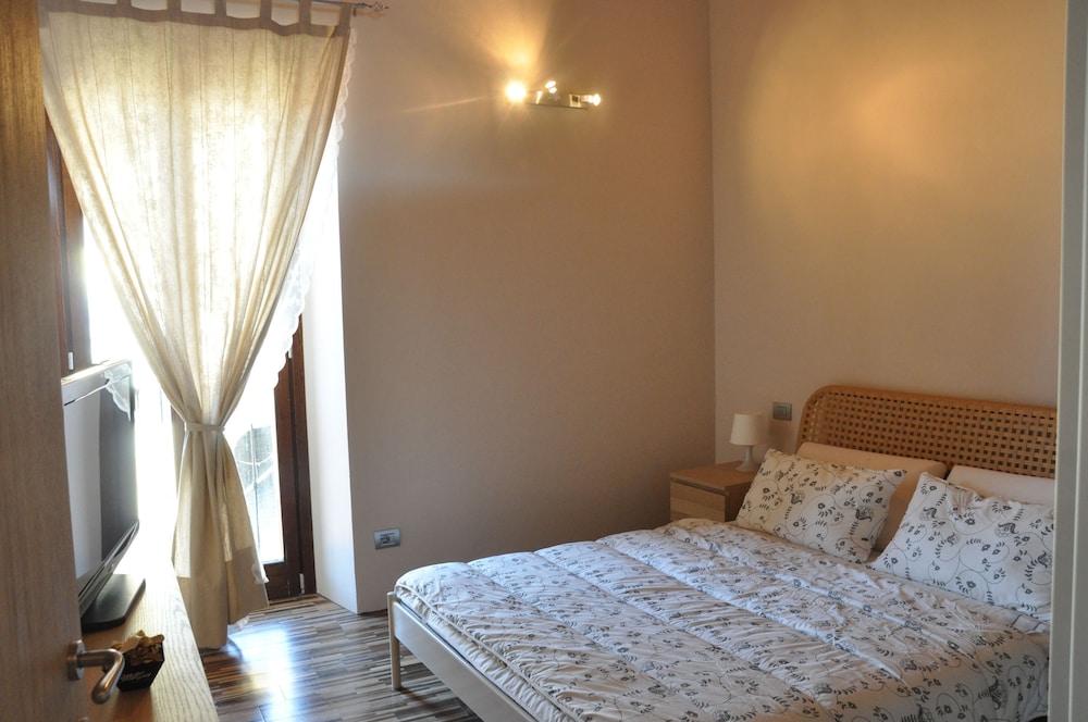 Apartment, 2 Bedrooms, Lake View photo 3