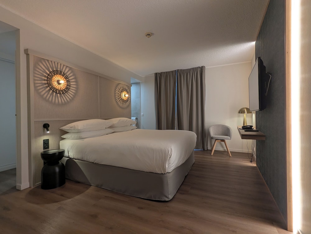 Deluxe Apartment, 3 Bedrooms, Garden View - Photo 2