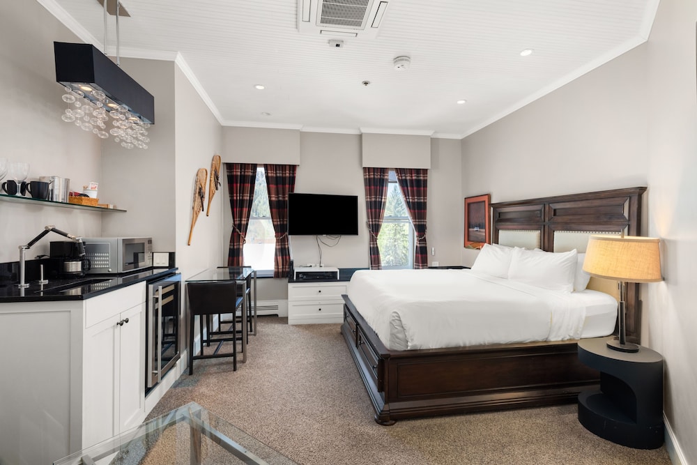 Standard Room, Mountain View (302)