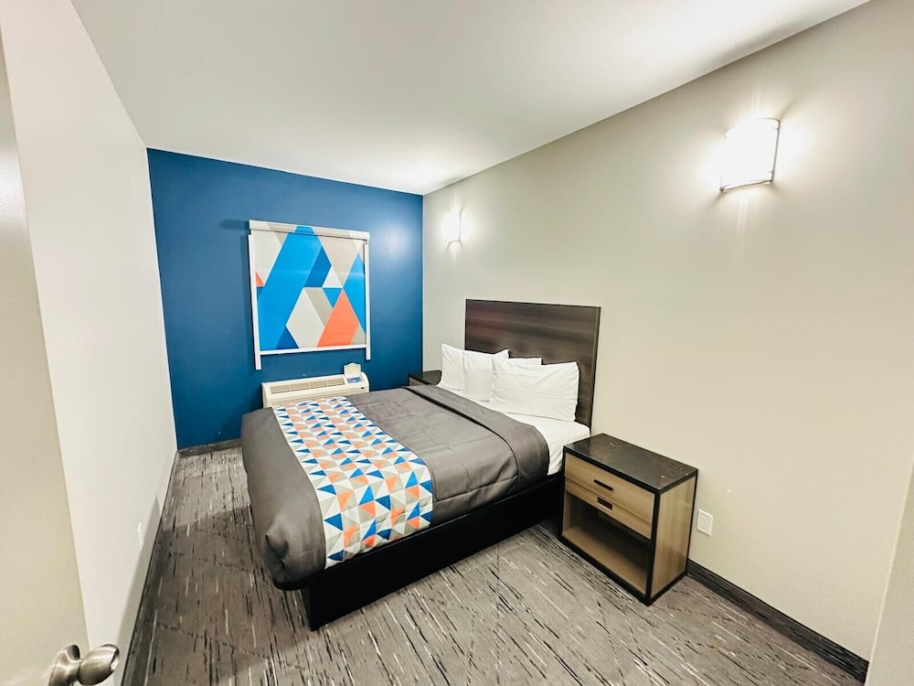 Superior Room 3 Queen Bed photo 2
