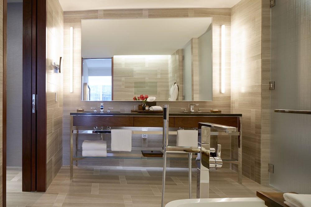Suite, 1 Bedroom, Terrace (Shower) thumbnail 5