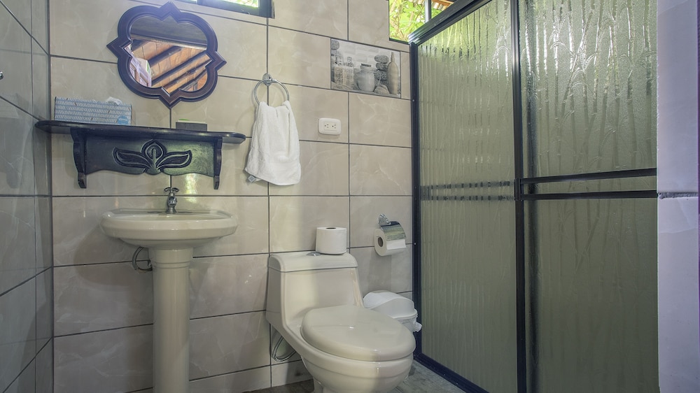 Deluxe Bungalow, 2 Queen Beds (Almendro) photo 2