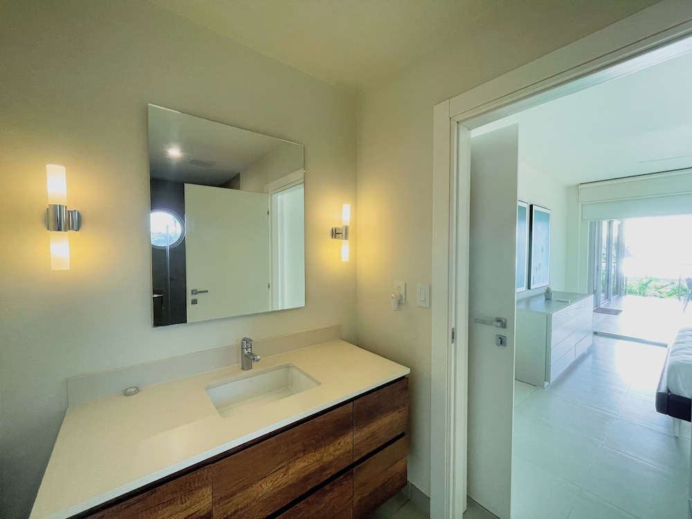 Panoramic Condo, 4 Bedrooms, Ocean View, Oceanfront