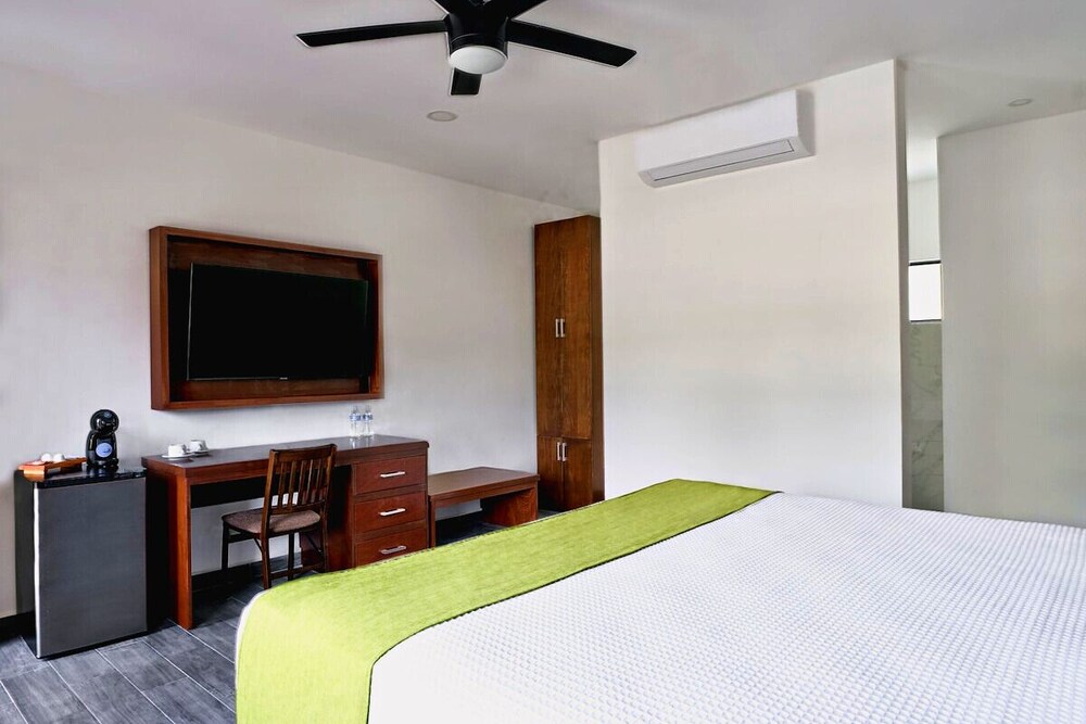 Standard Room - Photo 12