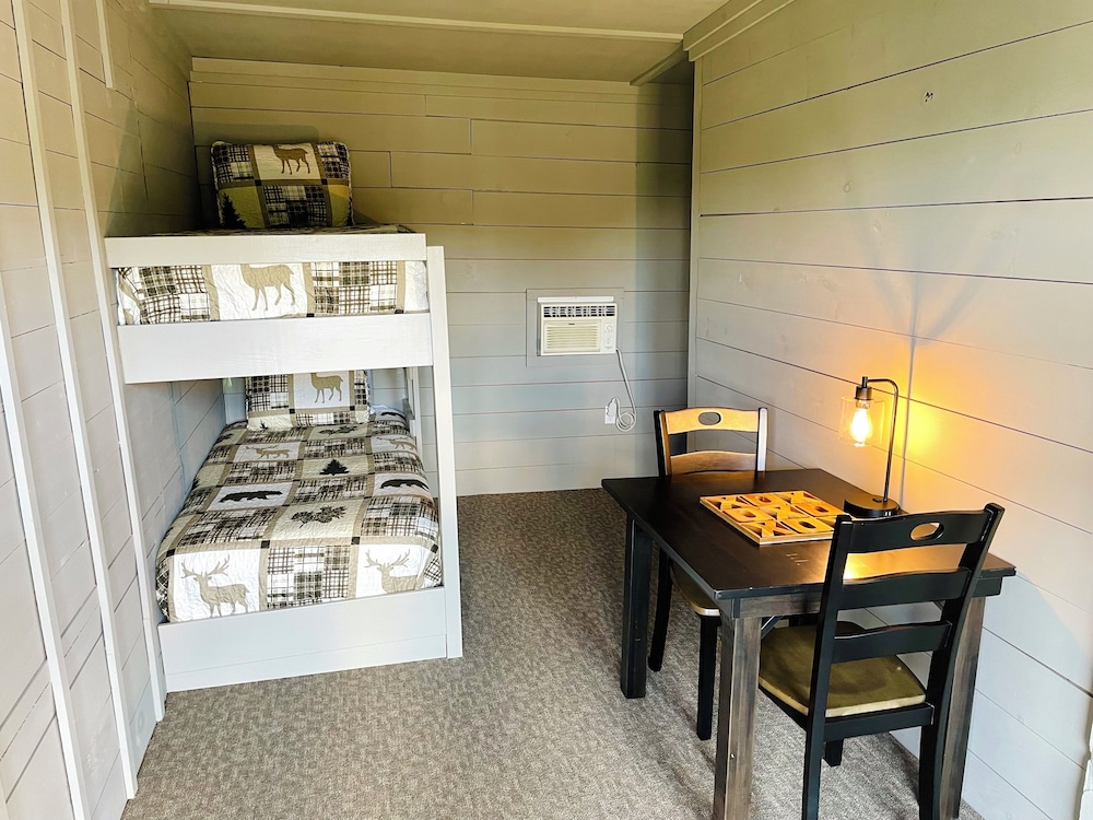 Panoramic Suite, Multiple Beds photo 2