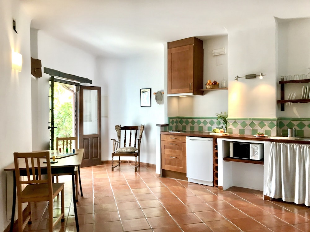 Family Apartment, 1 Bedroom, Garden View, Ground Floor photo 3
