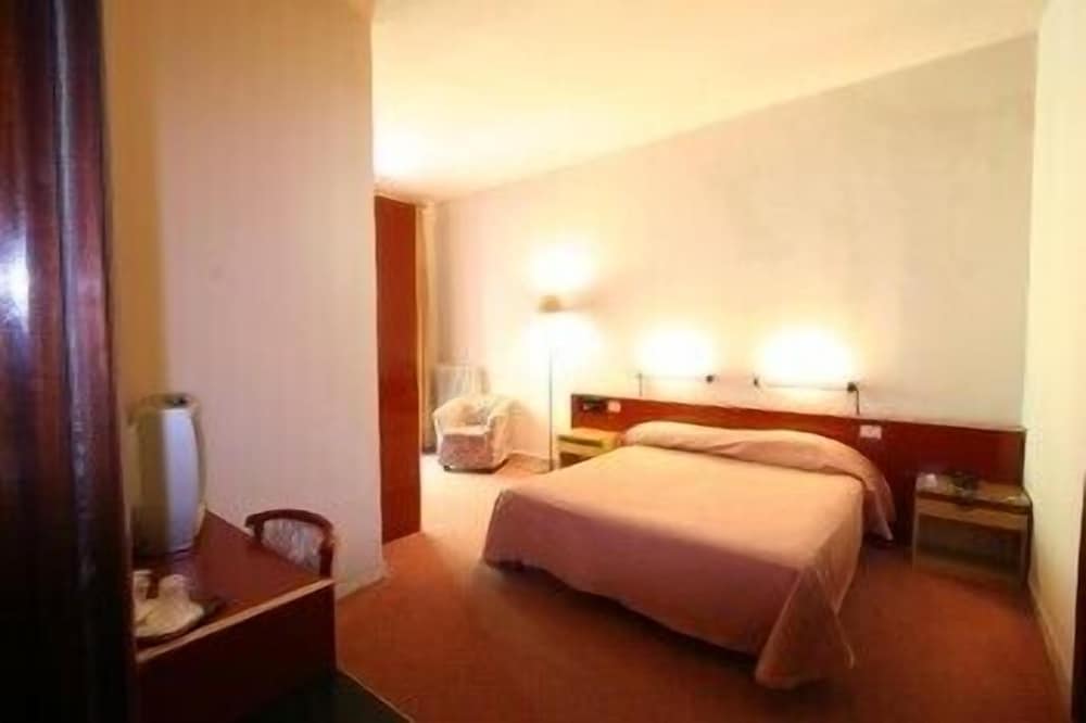 Single Room photo 2