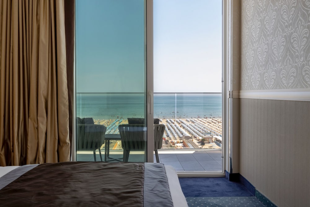 Panoramic Quadruple Room - Photo 4
