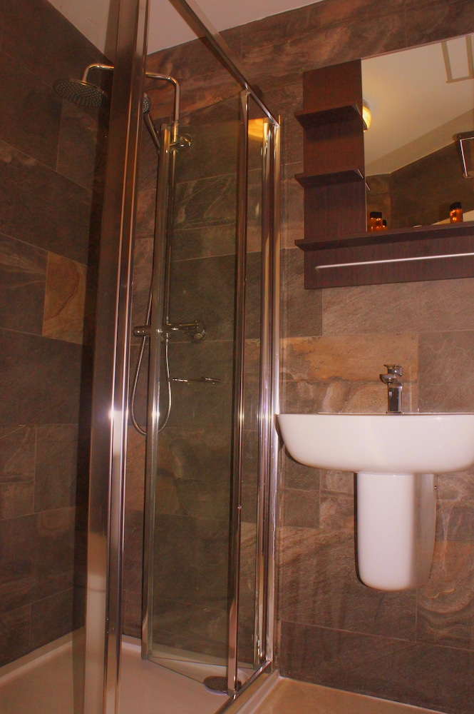 Triple Room, Ensuite photo 2