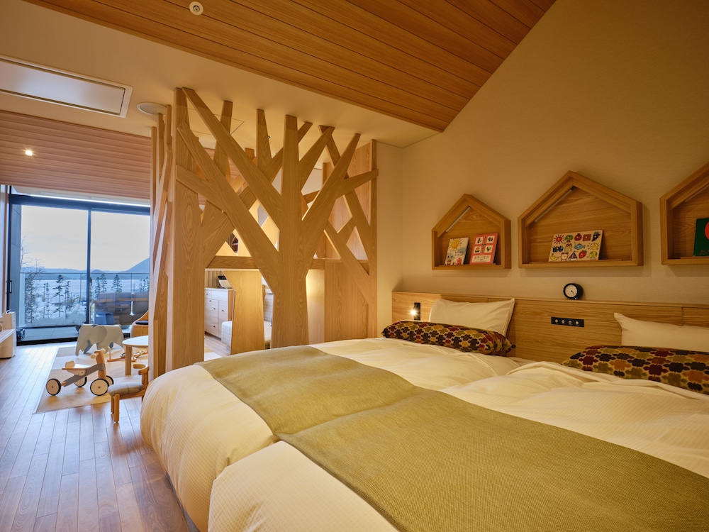 Family Room with Onsen Open-Air Bath (Lake View) East Wing, Non-Smoking photo 1