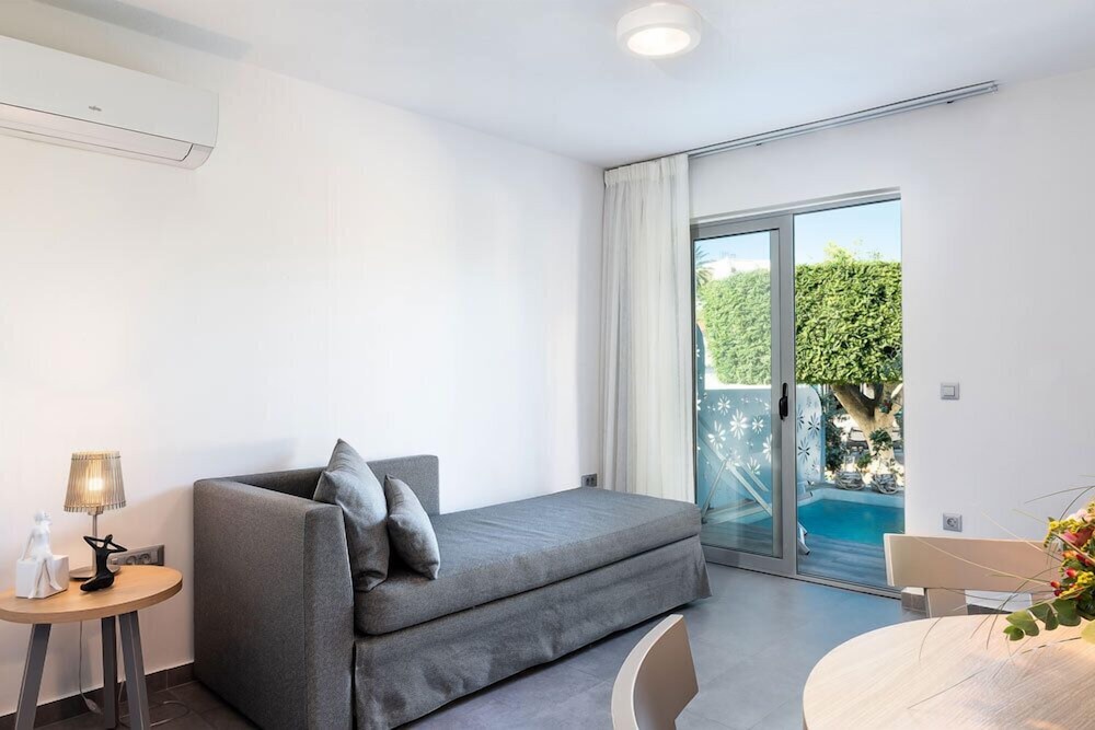 Maisonette With Pool