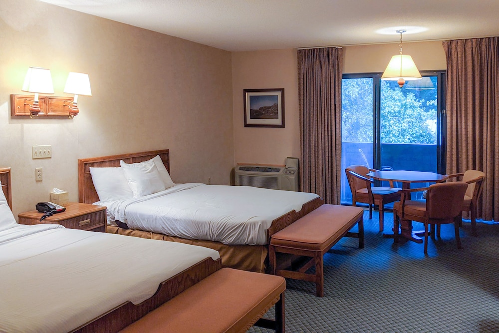 Deluxe Double Room, Courtyard View