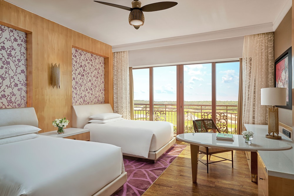 Classic Room, 2 Twin Beds, Golf View (Grand) photo 2