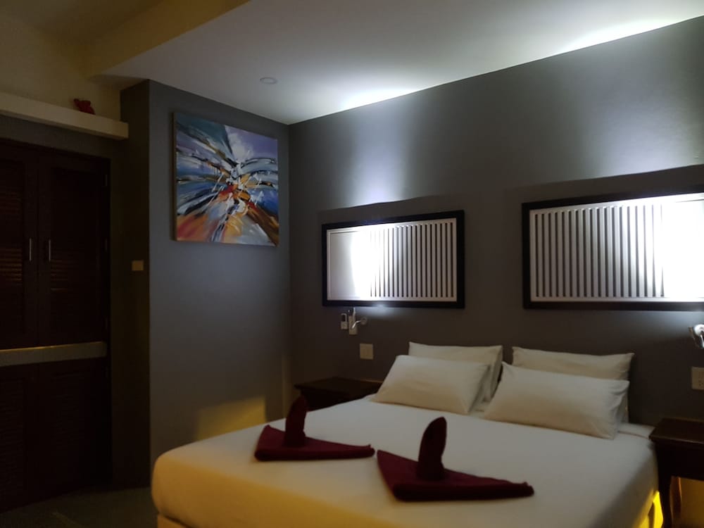 Deluxe Triple Room, 1 Bedroom, Kitchenette, Sea View