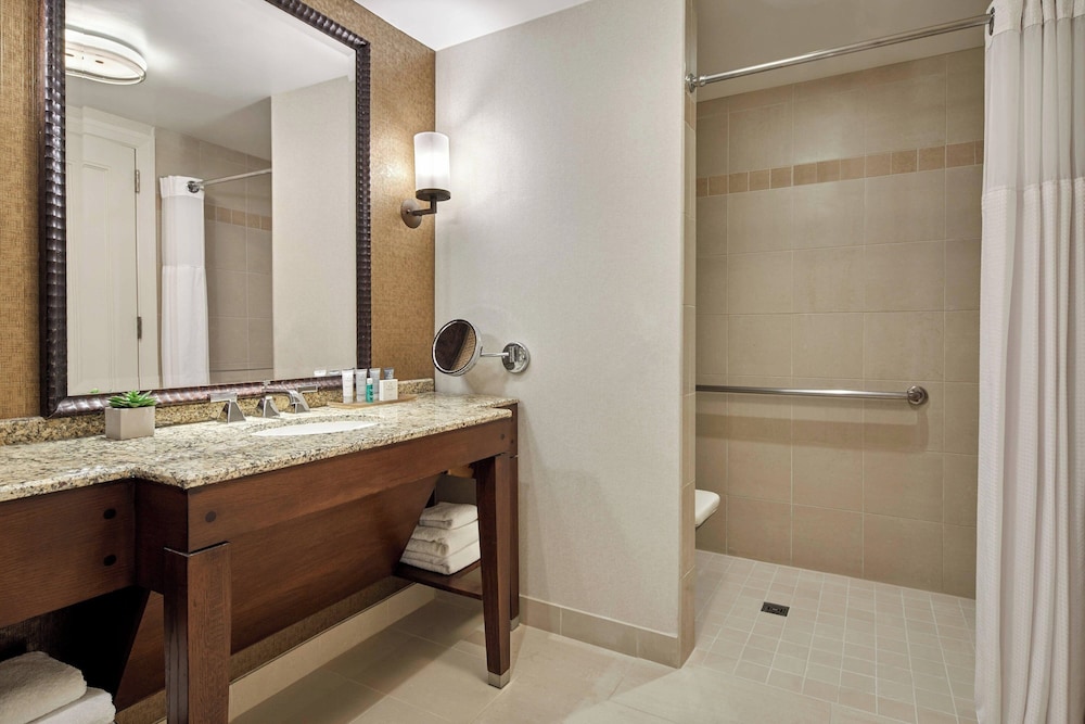 Room, 2 Queen Beds, Balcony - Photo 4