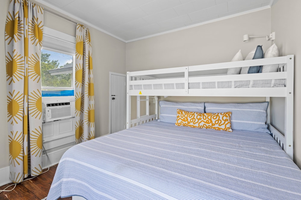 House, Multiple Beds, Patio, Partial Sea View (The Porch at Fort Pierce) photo 2