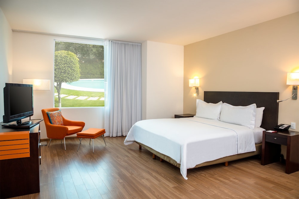 Superior Room, 1 King Bed - Photo 4
