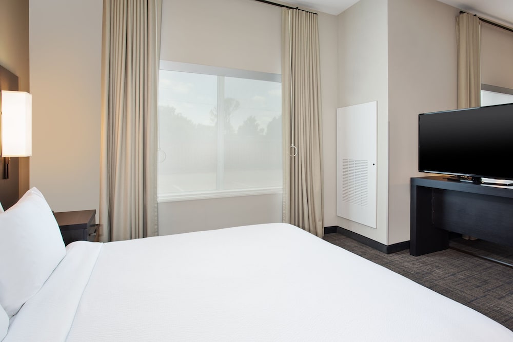 Studio, 1 King Bed with Sofa bed (Mobility/Hearing Access, Roll-In Shwr) - Photo 3