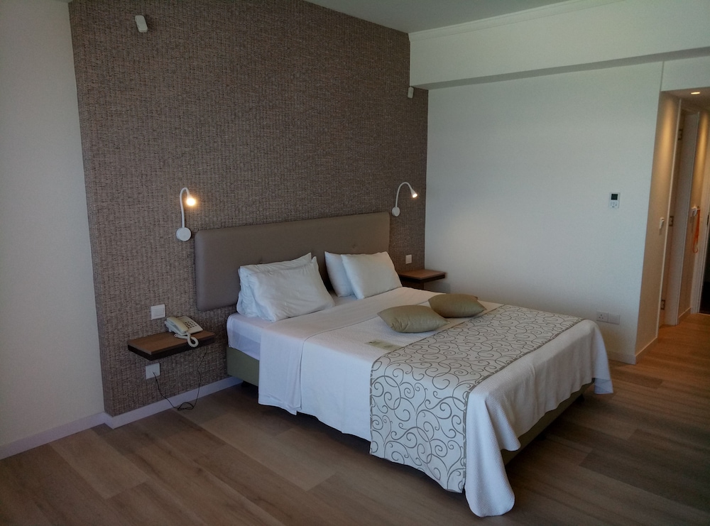Superior Twin Room, Sea View - Photo 22